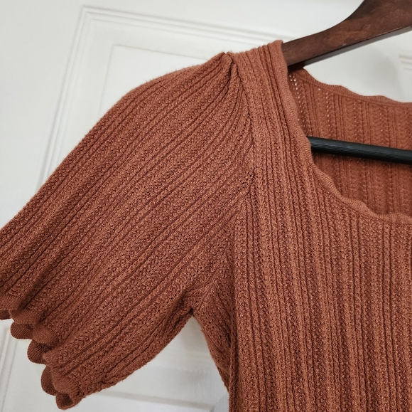 Square Neck Scalloped trim - Picture 5 of 6